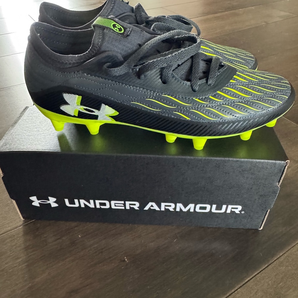 Under Armour Black and Lime Athletic Cleats M6.5 W8
